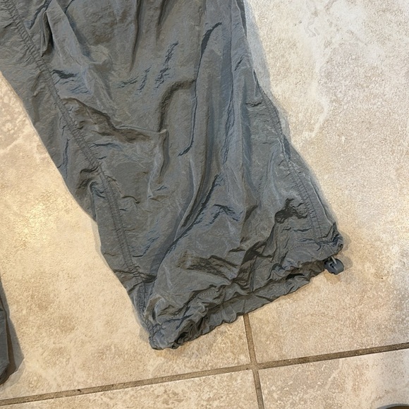 NWT! Urban Outfitters iets frans Gray Shiny Baggy Tech Parachute Pants S bungee - Picture 8 of 9